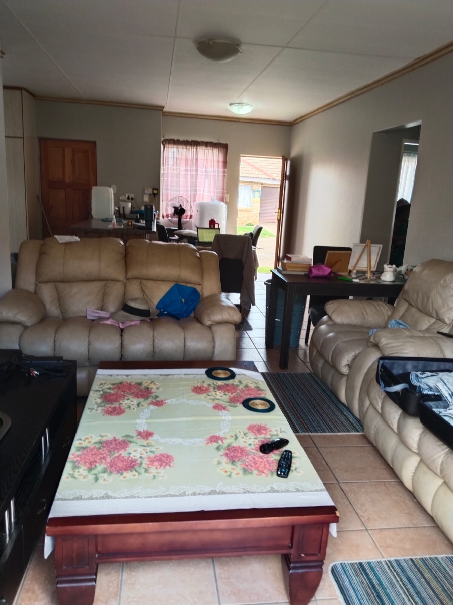 3 Bedroom Property for Sale in Langenhovenpark Free State
